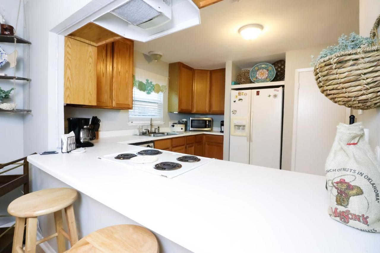 Sunny Daze Walk To Beach 2 Decks Pet Friendly Has A Mini Bar Galveston Exterior photo