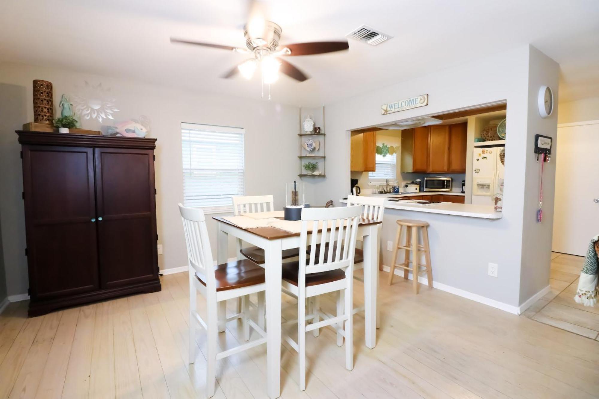 Sunny Daze Walk To Beach 2 Decks Pet Friendly Has A Mini Bar Galveston Exterior photo