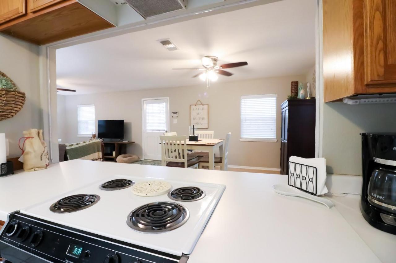 Sunny Daze Walk To Beach 2 Decks Pet Friendly Has A Mini Bar Galveston Exterior photo