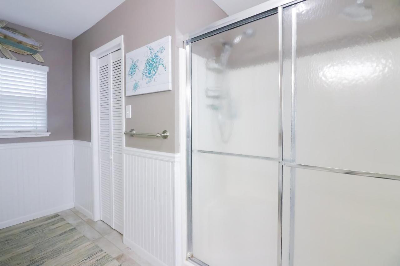 Sunny Daze Walk To Beach 2 Decks Pet Friendly Has A Mini Bar Galveston Exterior photo